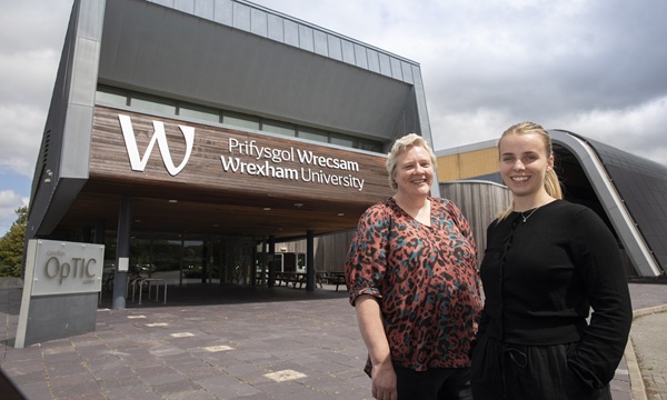 Donna Hughes – Business Partnership Officer, Cadwyn Clwyd and Tesni McChesney of One Earth Education. Picture Mandy Jones