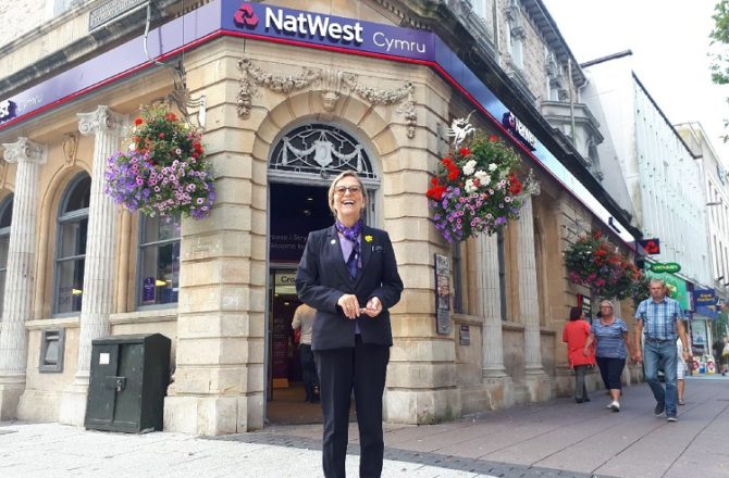 Cardiff Queen Street Bank Manager Celebrates 45th Anniversary Working with NatWest