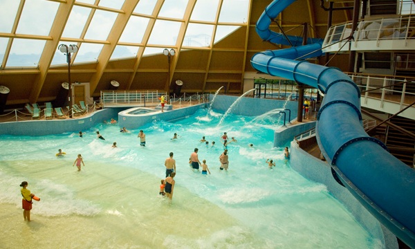 Blue Lagoon on site water park heated with local renewable biomass