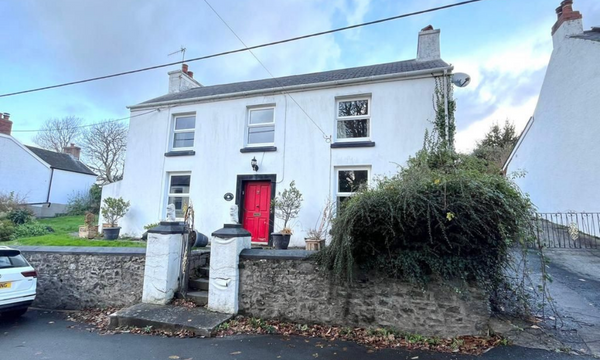 Could Cute Pembrokeshire Coastal Cottage make the Ideal Christmas Present?