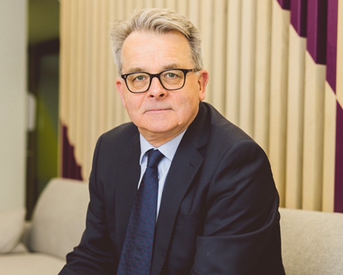 David Jones - Formal - Sitting