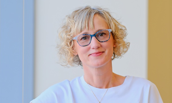 Efa Gruffudd Jones-Comisiynydd y Gymraeg