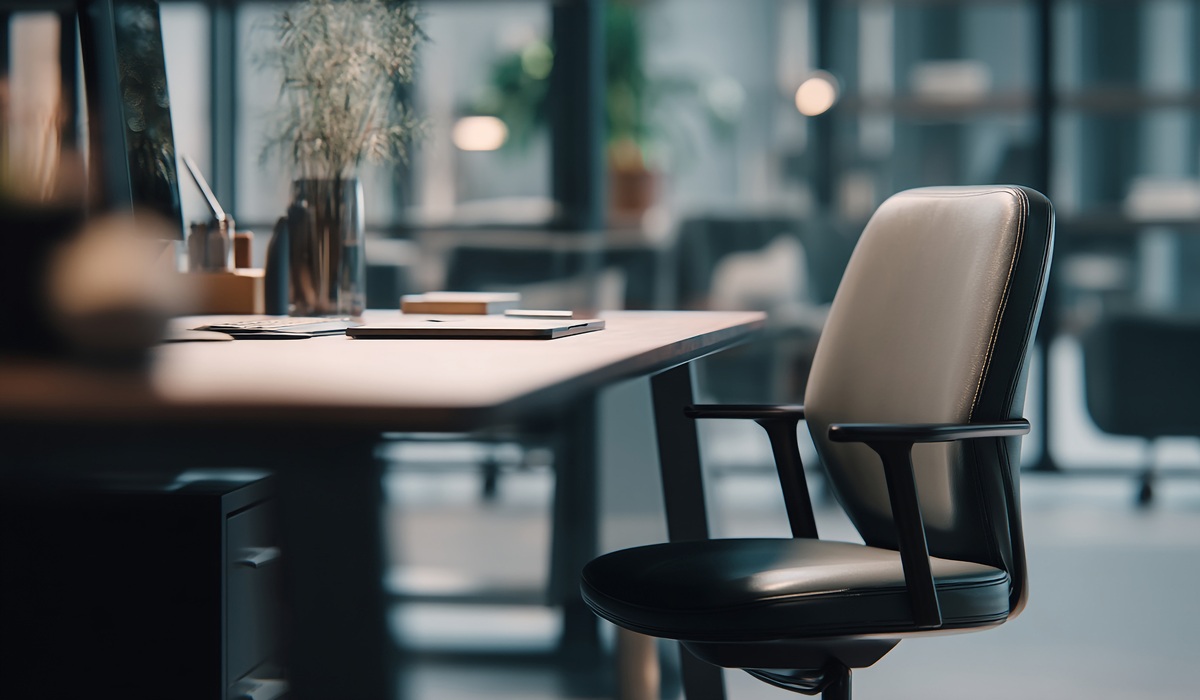 Empty-Desk moneypenny