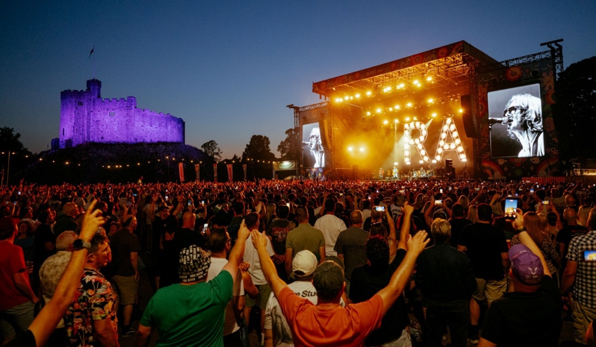 Fans at Cardiff Castle enjoying Richard Ashcroft’s DEPOT LIVE headline show. Image credit DEPOT LIVE