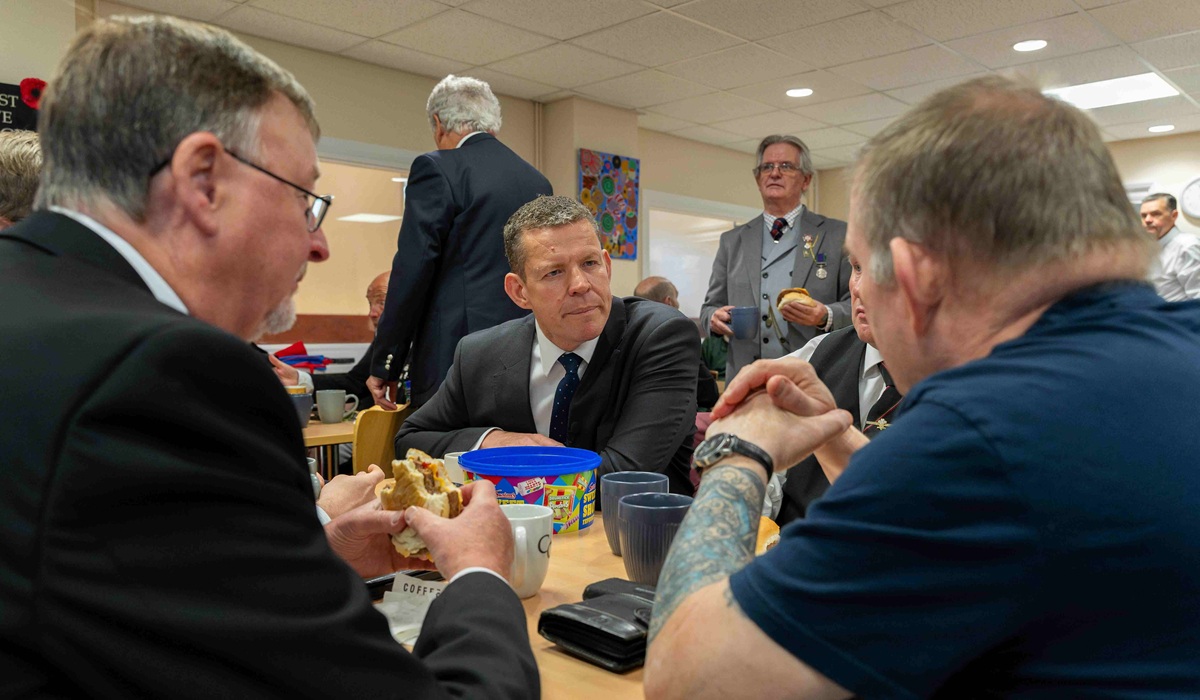 First Minister chatting to veterans