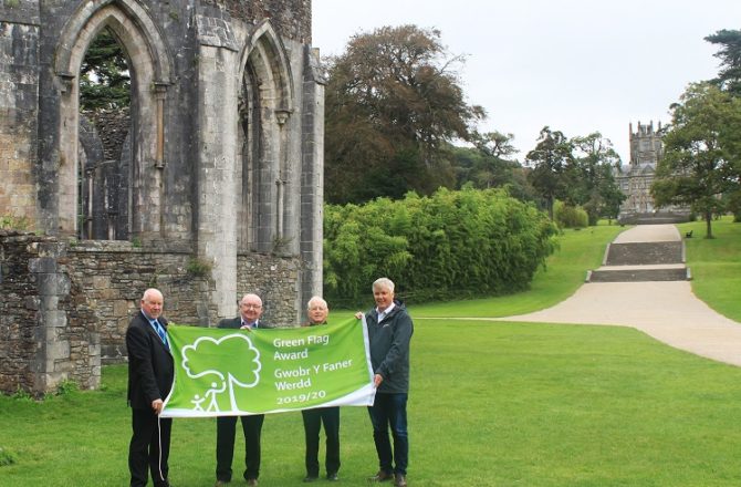 Margam Park Staff Congratulated for Green Flag/Heritage Award