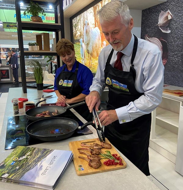 Huw Irranca-Davies MS and Elwen Roberts, Hybu Cig Cymru - Meat Promotion Wales_lowres