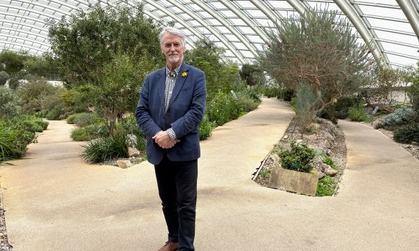 Huw Irranca-Davies in the glasshouse at NBGW for NN5 announcement