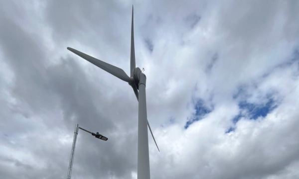 Infinite-Renewables-Develops-One-Of-The-First-Wind-Turbine-Powered-Charging-Stations-In-The-UK