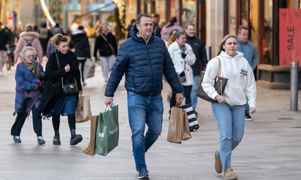 261225 - Boxing Day Sales - Cardiff, Wales, United Kingdom shoppping