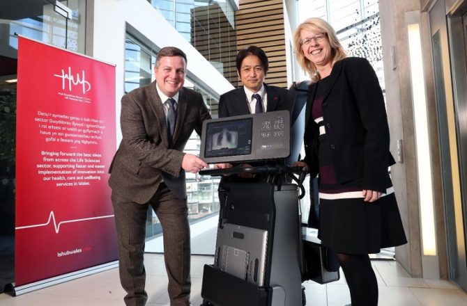 Tech Giant Offers Wales Preview of New AI X-ray Unit