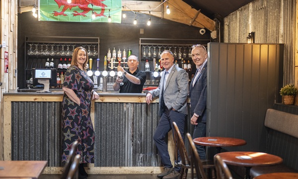 L-R Esther Rigby (Bathgate) Ian Adams, (Bathgate) Derek McKeon (Market Inn) CREDIT KAT HANNON