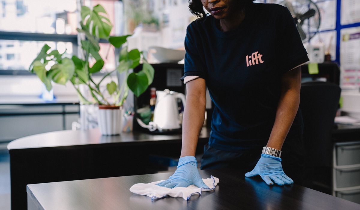 Lifft employee