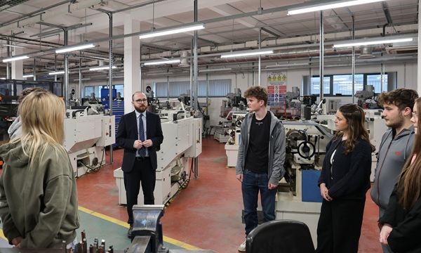 Minister for Skills Jack Sargeant with learners at Campus Llangefni-2_cropped