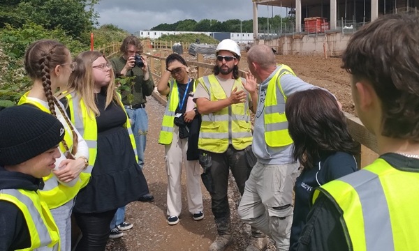 Sacyr giving pupils career session & site tour of their Velindre Hospital Site