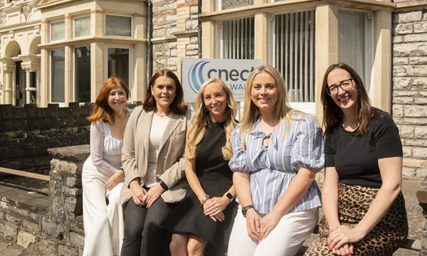 Sandra Busby, Cnect Wales MD, Finalists of Best Talent Programme, Katie Lee, Headline Sponsor Jomo People