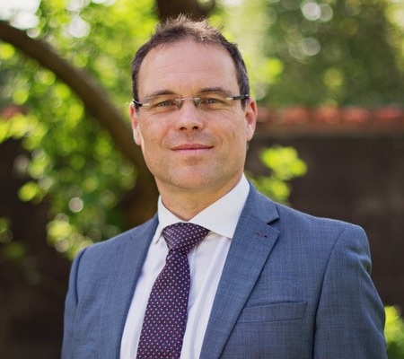 Stuart Ayres Stuart Ayres