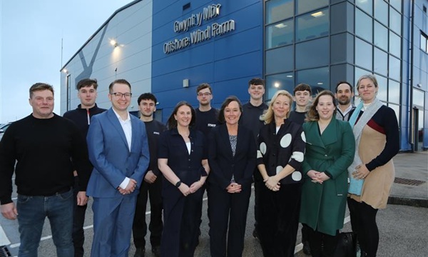 Welsh Secretary with staff at RWE