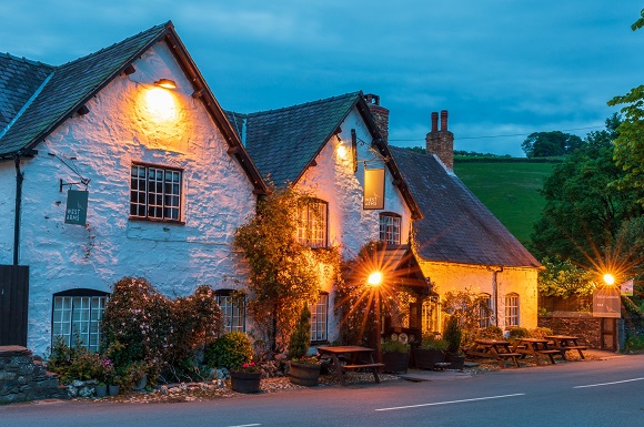 Llanarmon Inn Wins ‘Most Traditional 16th Century Country Hotel’ for Wales
