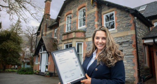 Ex-Actress Wins Award in New Stage of Career After Running Care Home