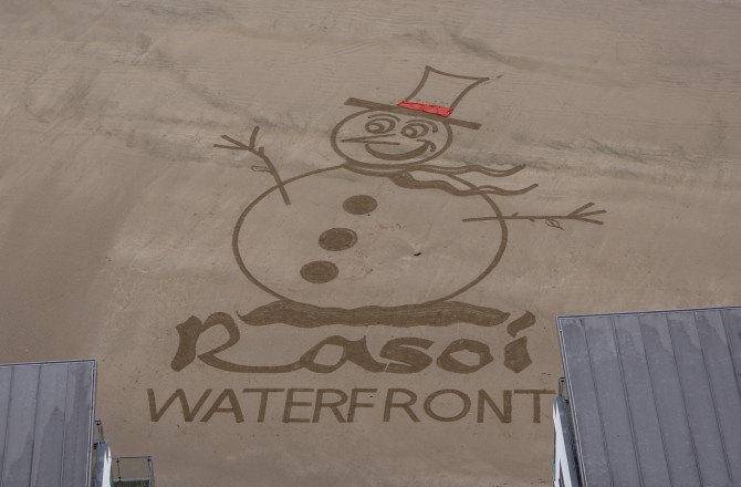 Rasoi Waterfront, the Newest Restaurant in Swansea’s Waterside Area have Commissioned a Giant ‘Snowman’